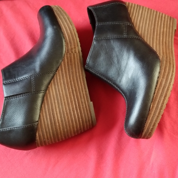 Dr. Scholls bootie wedges. - Picture 8 of 8